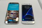 Samsung Galaxy S7: Samsung ovládl v Barceloně největší prostor a měl nejlepší produkty. Nové telefony se drží loňského designu, ale vylepšují detaily, jako je zaoblení hran. Hlavní změny se týkají vnitřní výbavy – vrací se odolnost vůči vodě a podpora paměťových karet, navíc Samsung přidává stále aktivní AMOLED displej s rozlišením 2560x1440 bodů, větší baterii a zdá se, že i ještě lepší fotoaparát.