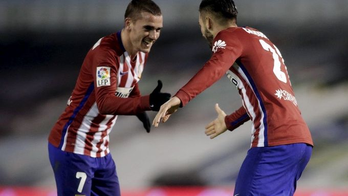 Griezmann a Carrasco slaví branku Atlética Madrid