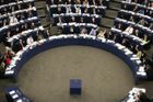 Europarlament chce srovnat rozdíl v platech žen a mužů
