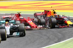 F1 živě: Ve Španělsku triumfoval Hamilton, Vettelovi jiná strategie nevyšla