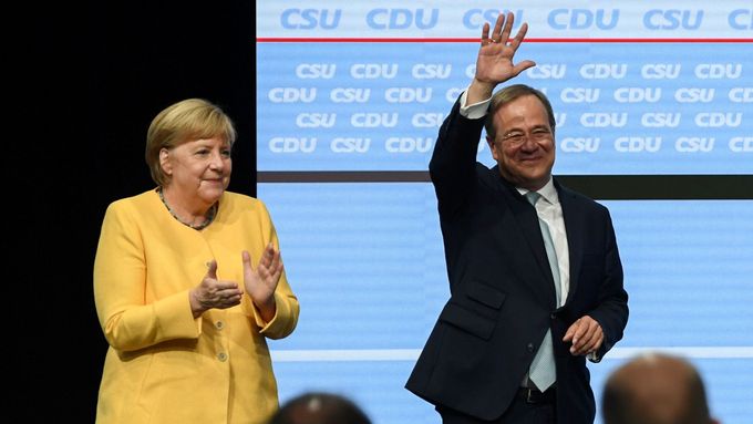 Angela Merkelová a Armin Laschet.