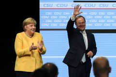 Nástupce Merkelové se Němcům znechutil. CDU směřuje k volební katastrofě