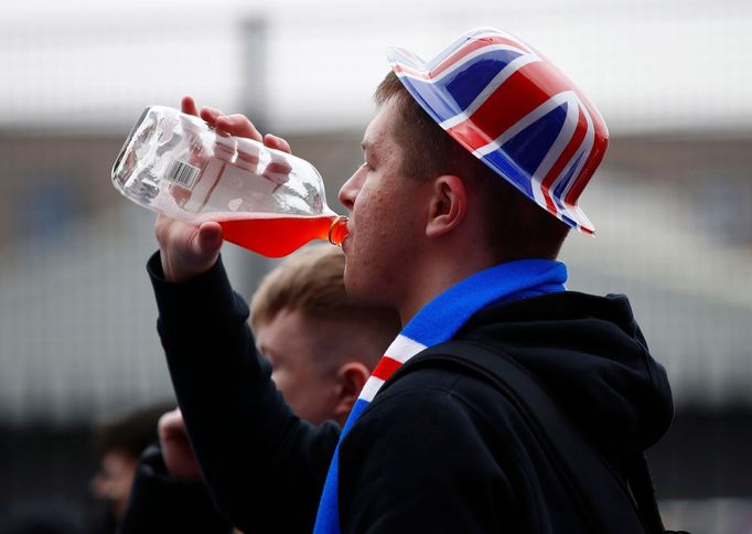 Fanoušci Glasgow Rangers slaví zisk 55. titulu ve skotské lize.