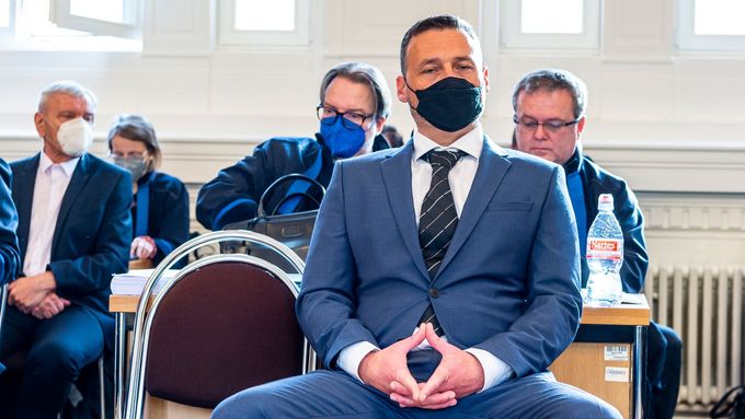 Obžalovaný podnikatel Daniel Ježek v říjnu 2021 u ústeckého krajského soudu.