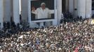 Pope Benedict XVI appears on a giant screen in a packed Saint Peter's Square at the Vatican during his last general audience, February 27, 2013. The weekly event which would normally be held in a vast auditorium in winter, but has been moved outdoors to St. Peter's Square so more people can attend. The pope has two days left before he takes the historic step of becoming the first pontiff in some six centuries to step down instead of ruling for life. REUTERS/Stefano Rellandini (VATICAN - Tags: RELIGION) Published: Úno. 27, 2013, 10:38 dop.