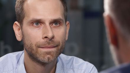 Pravda je jen vtip, který myslím vážně, jsem jen měnící se proud vědomí, říká Charvát