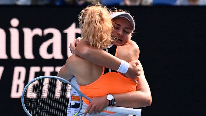 Barbora Krejčíková a Kateřina Siniaková slaví triumf ve finále Australian Open