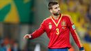 Spain's Gerard Pique (R) walks away after fouling Brazil's Neymar during the Confederations Cup final soccer match at the Estadio Maracana in Rio de Janeiro June 30, 2013