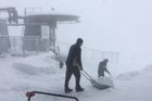Video: V polských Tatrách zuří tuhá zima. Napadlo půl metru sněhu a hrozí laviny