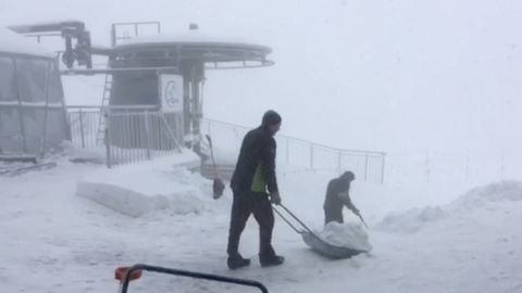 Video: V polských Tatrách zuří tuhá zima. Napadlo půl metru sněhu a hrozí laviny