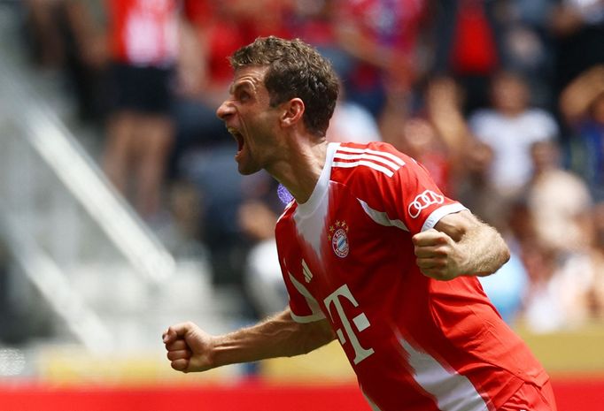 Thomas Müller slaví gól Bayernu v zápase MS klubů proti Aucklandu.