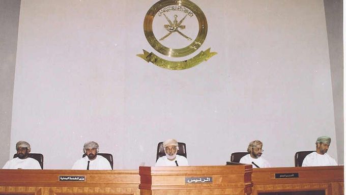 Poradní sbor Madžlis aš-Šúra v Ománu, s výjimkou volebního období 2003-2007 ryze mužská záležitost