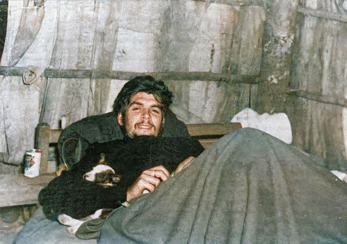 Ernesto "Che" Guevara - kubánský revolucionář a někdejší společník Fidela Castra.Snímek z roku 1957. Kolorováno