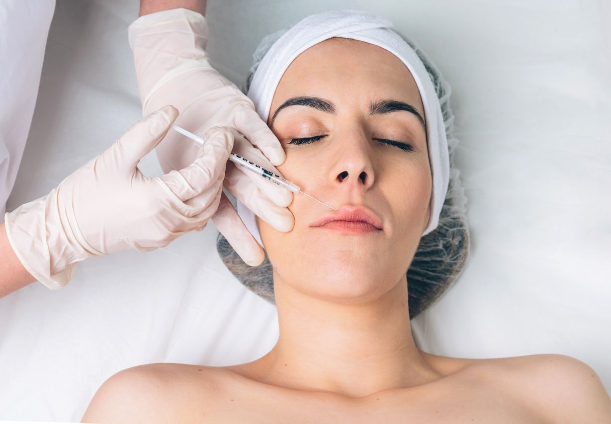 microneedling, žena