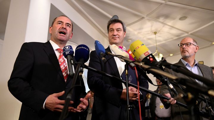 Bavorský viceprezident odmítá očkování. Vládou kvůli tomu zmítá spor; Zdroj foto: Reuters
