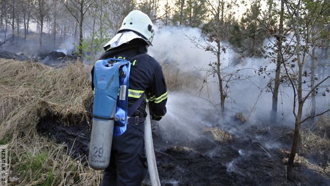 Nejvíce škody nadělal mladý žhář ve Zlíně na Vršavě, kde letos v březnu zapálil trávu. Ilustrační foto.