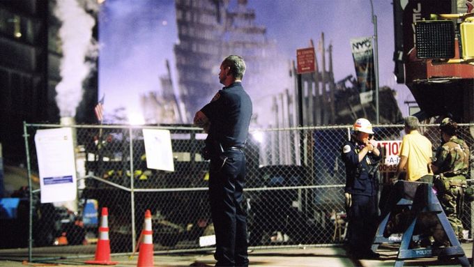 11. září to bude 15 let, co teroristé zaútočili na New York. Fotograf Jan Šibík několik dní poté fotil následky útoku.