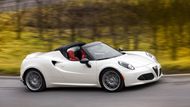 Alfa Romeo 4C s karoserií kupé skončila už v roce 2018, otevřená verze Spider, která se do prodeje dostala později, jej následovala loni. Malý sportovní vůz s přeplňovaným čtyřválcem tak minimálně zatím končí bez náhrady. Zabila jej vyšší cena, menší zájem zákazníků a fakt, že nové Alfy Giulia a Stelvio se prodejně nechytly tak, jak se očekávalo. Italové se soustředí na jiné části trhu.