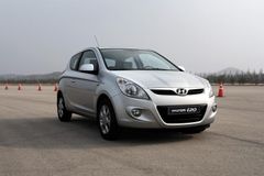 Hyundai připravuje skulpturně fluidní i20