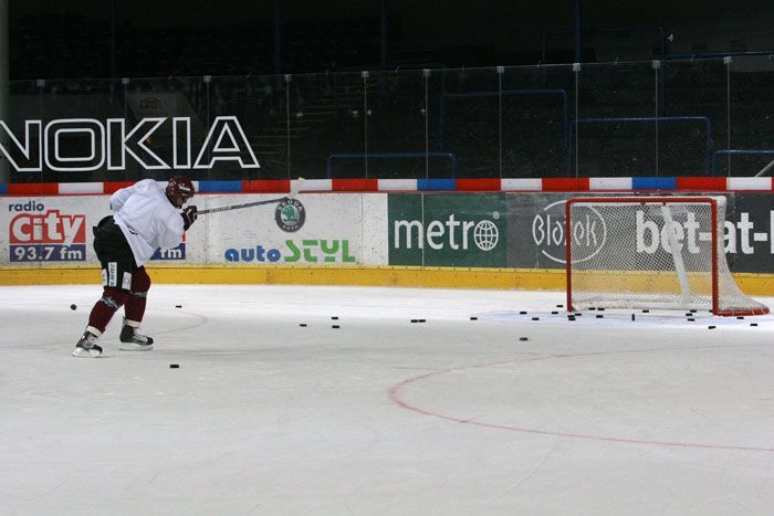 Hokejisté poprvé na tréninku