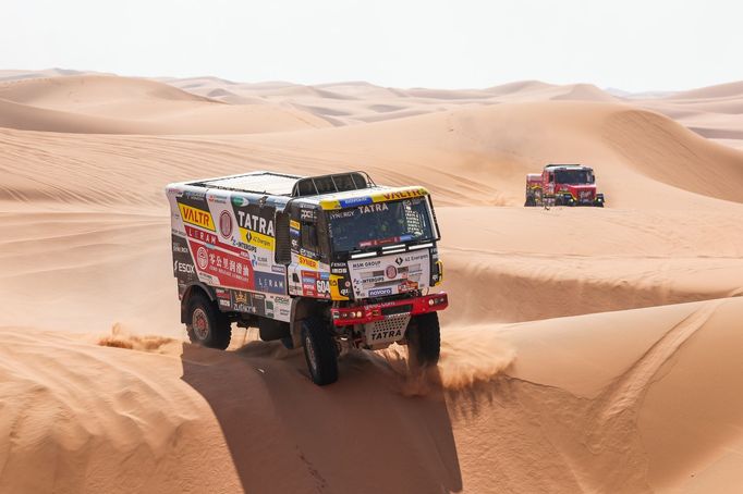 Jaroslav Valtr (Tatra) a Aleš Loprais (Praga) na trati Rallye Dakar 2024