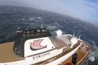 Pasažéři z porouchané výletní lodi Viking Sky žádají odškodné deset milionů dolarů
