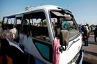 Pumový útok na autobus v Jemenu zabil nejméně šest lidí