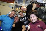 ... občanským jménem Terry W. Virts (vpravo nahoře). Jeden ze členů mise na ISS.