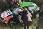 Rallye zasáhla smrt. Ve škodovce zemřel belgický navigátor, Fabia narazila do sloupu