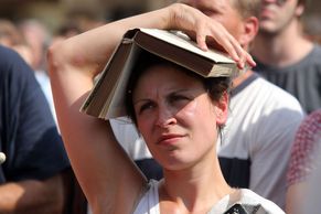 Za Bibli i Blesk bez daně. Bratrstvo vydavatelů demonstrovalo