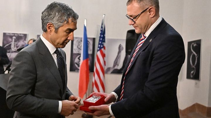 Příběh poručíka Kigginse se uzavírá. Velvyslanec USA převzal v Brně letcovy ostatky