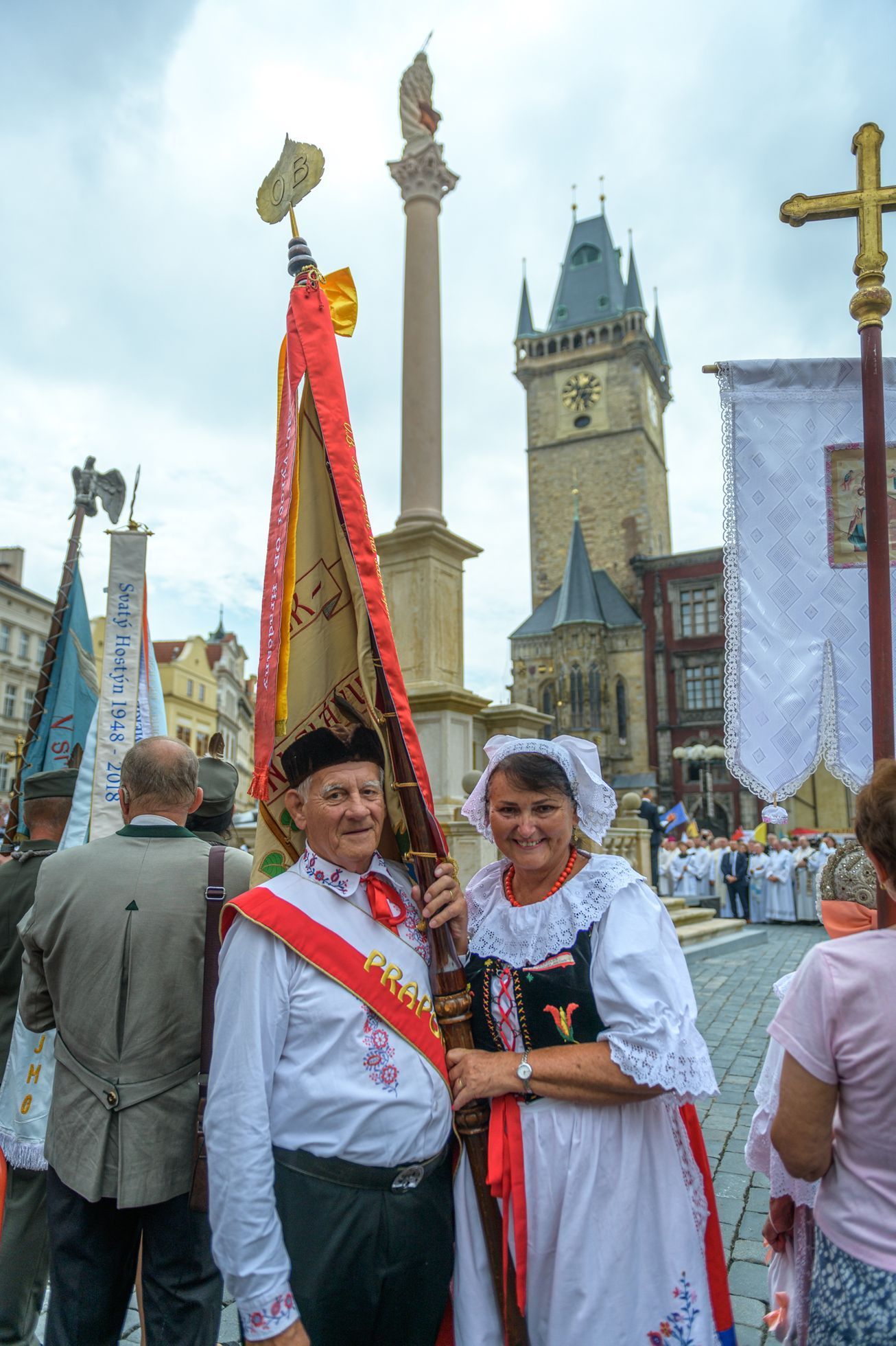 Richard Horák: Arcibiskup Dominik Duka žehná Mariánskému sloupu v Praze