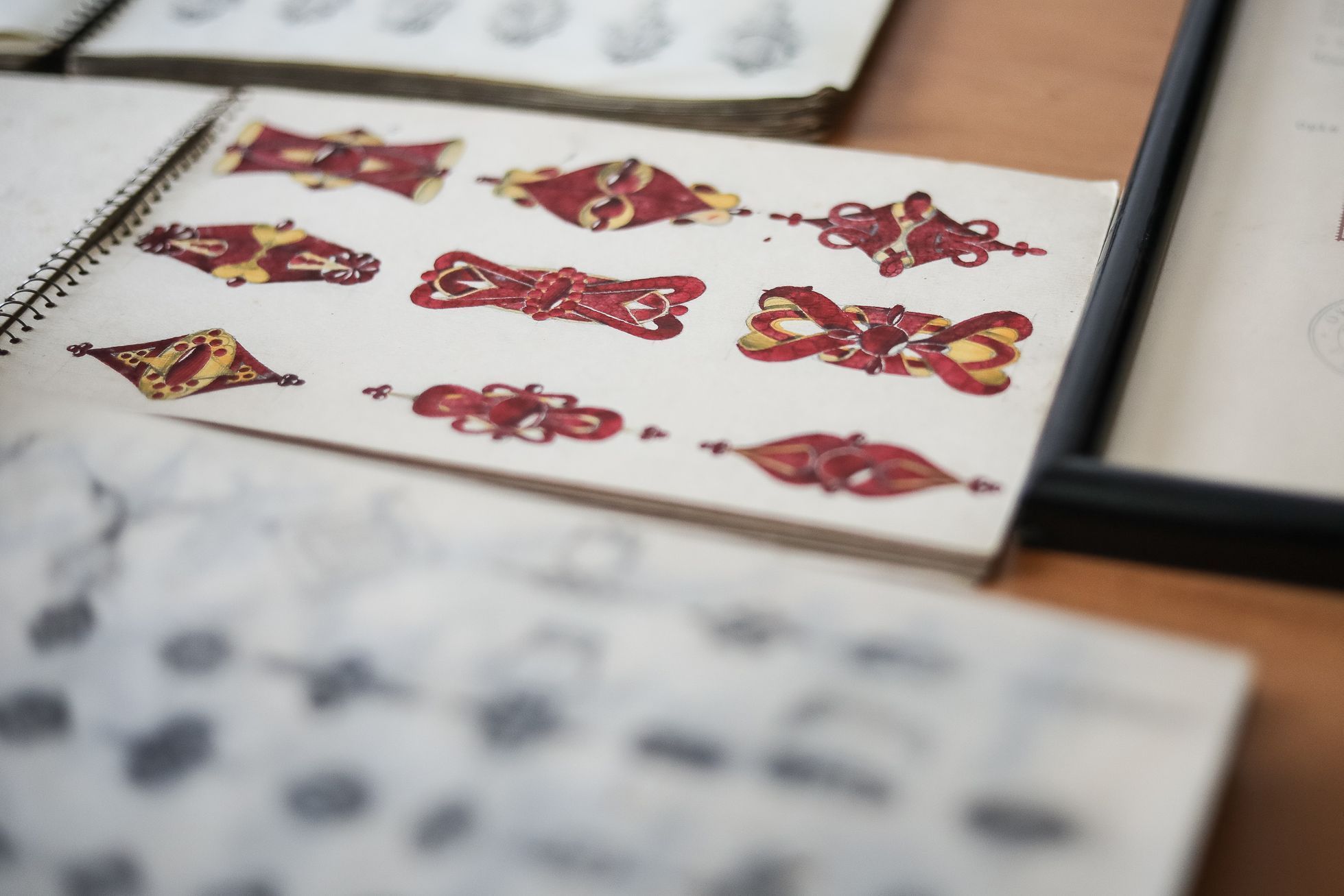 Výroba šperků z granátů, firma Granát Turnov