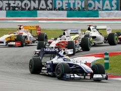 Nico Rosberg v čele Velké ceny Malajsie.