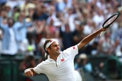 Rekordman Federer je po bitvě s Nadalem ve finále Wimbledonu, vyzve Djokoviče
