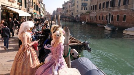 Benátky vítají karneval. Rej masek a scének potrvá přes dva týdny