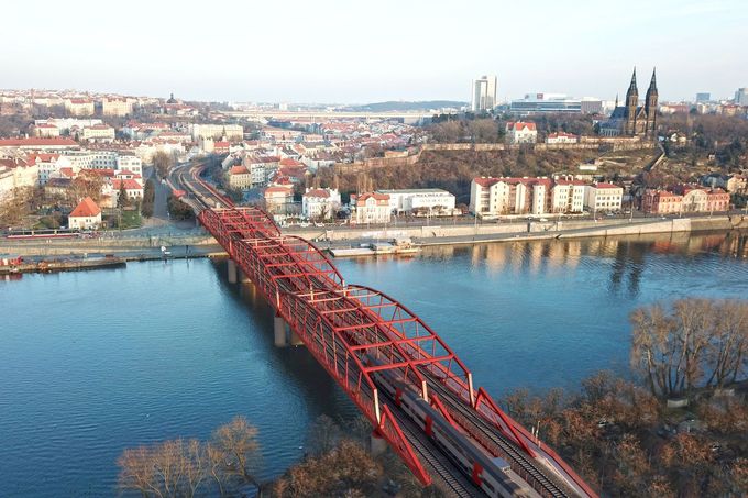 Soutěžní návrh na podobu železničního mostu pod Vyšehradem.