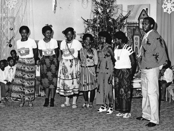 Namibijští vychovatelé na vánoční besídce, Bartošovice 1986.