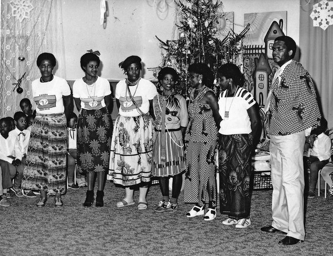 Namibijští vychovatelé na vánoční besídce, Bartošovice 1986.