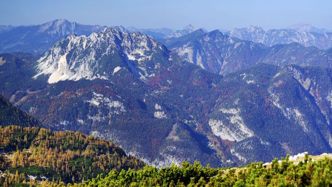 Pohled na rakouské Alpy z vrcholu Krippenstein.