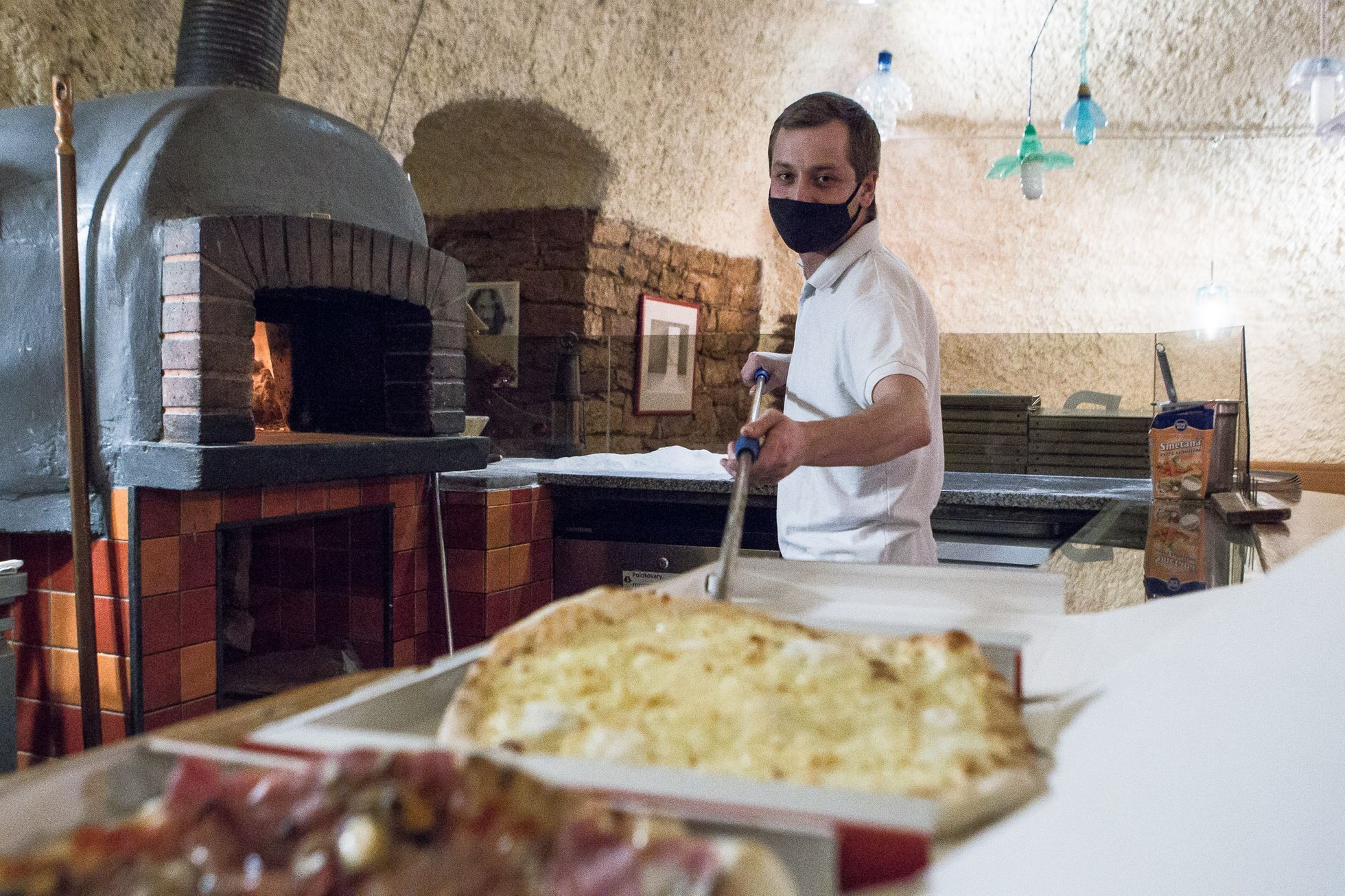 Restaurace, hospody otevírají v omezeném režimu - Pizzeria Kmotra, pizza, gastronomie, práce, nouzový stav, omezení, koronavir, 3. prosinec
