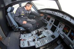 Pilot si dal před startem trávu. Na palubě měl 192 lidí