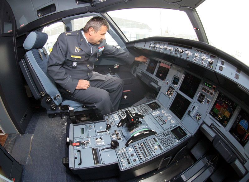 Pilotní kabina v airbusu