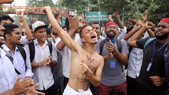 Protesty studentů v Bangladéši.