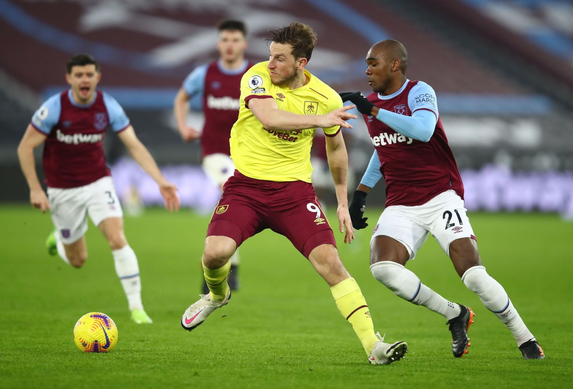 fotbal, anglická liga 2020/2021, Premier League - West Ham United Chris Wood, Angelo Ogbonna