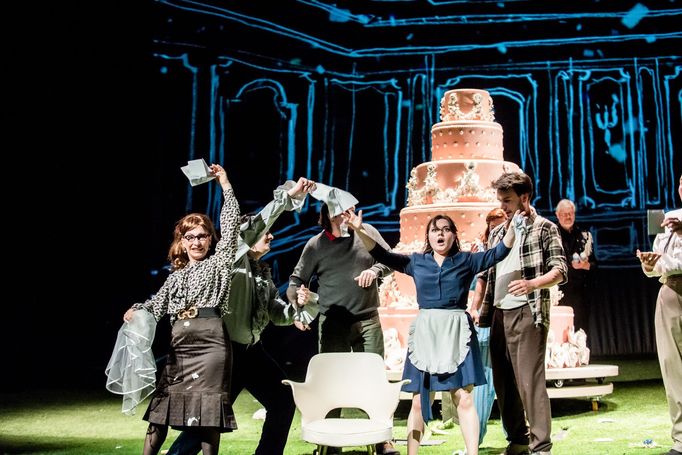 Kateřina Jalovcová jako Marcellina, Jan M. Hájek coby Basilio, Pavol Kubáň v roli hraběte Almavivy, Jekatěrina Krovatěva jako Zuzana a Lukáš Bařák coby Figaro.