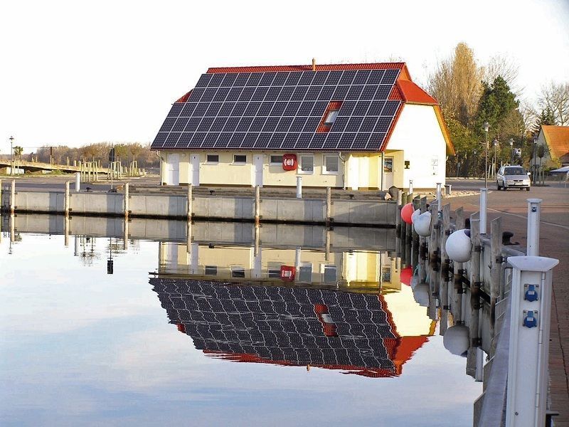 Střešní fotovoltaická elektrárna