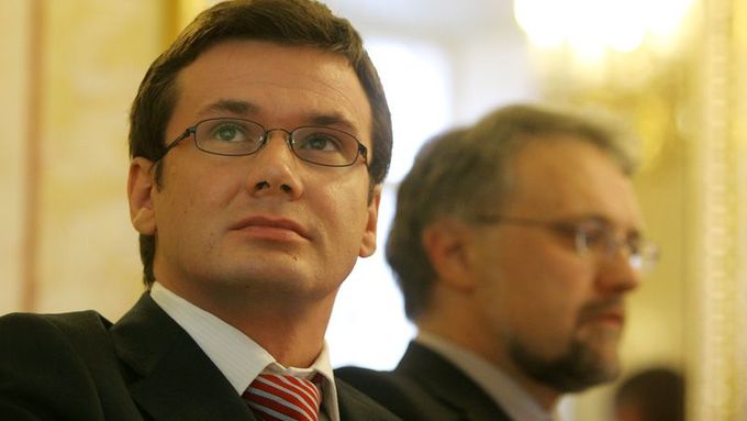 Ministr školství Ondřej Liška. V pozadí jeho náměstek Jindřich Kitzberger.