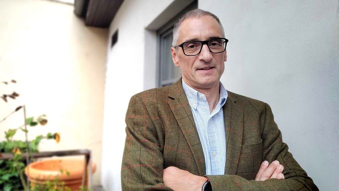 Ruský historik žijící v Praze Sergej Medveděv. 22. října 2025.