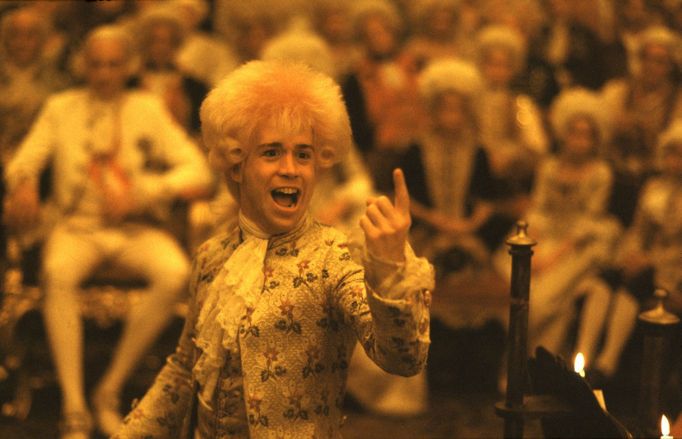 Tom Hulce jako Wolfgang Amadeus Mozart.